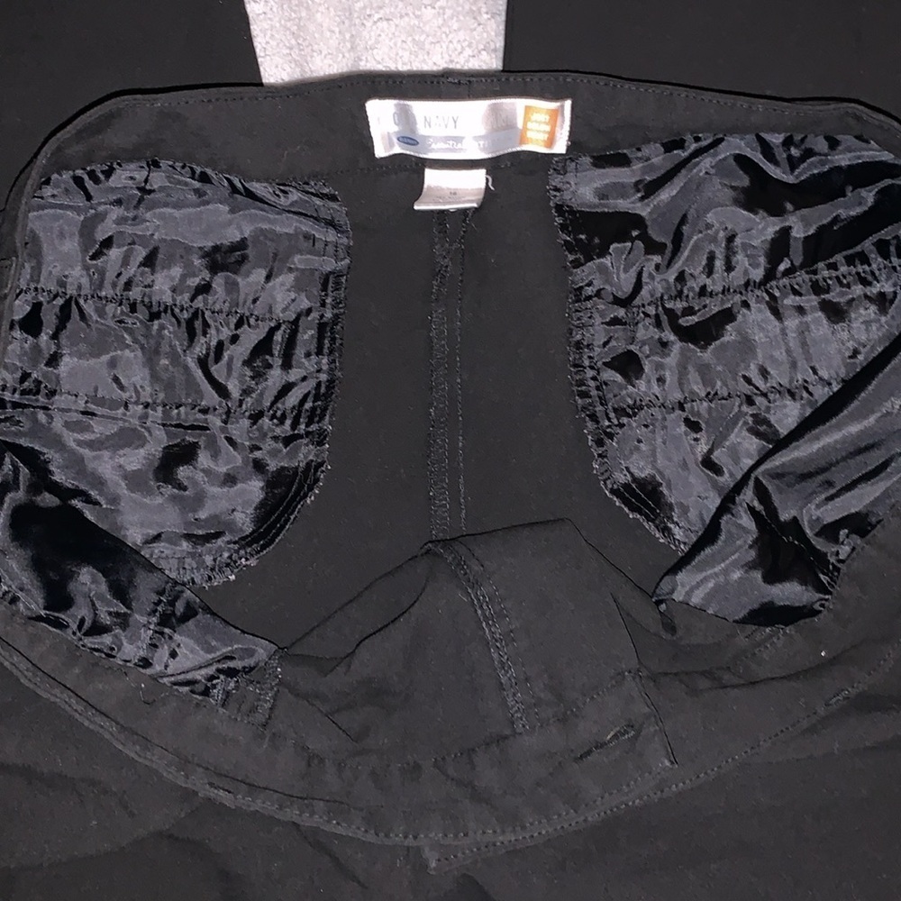 Old Navy Plus Size 16 Black cropped pleated dress pants essential stretch. - Picture 4 of 5